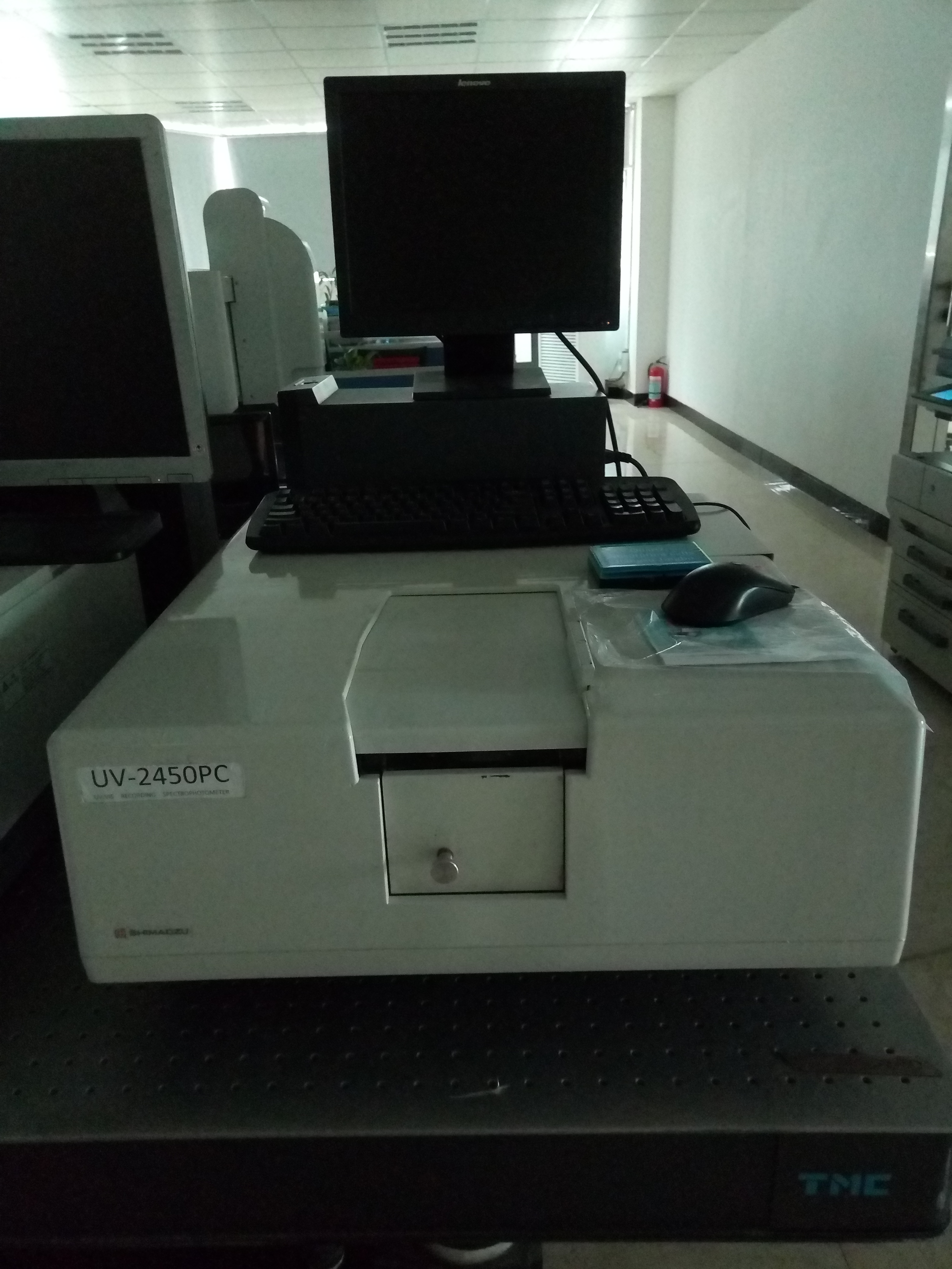 SHIMADZU UV-2450 UV Visible Spectrophotometer